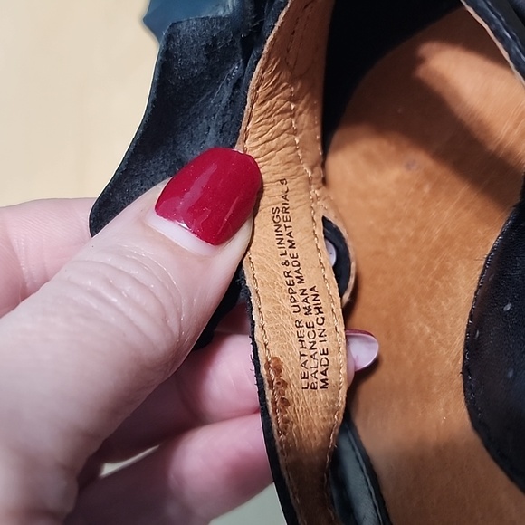 BORN Flower Black Leather Sandals, Size 7 - Picture 7 of 10